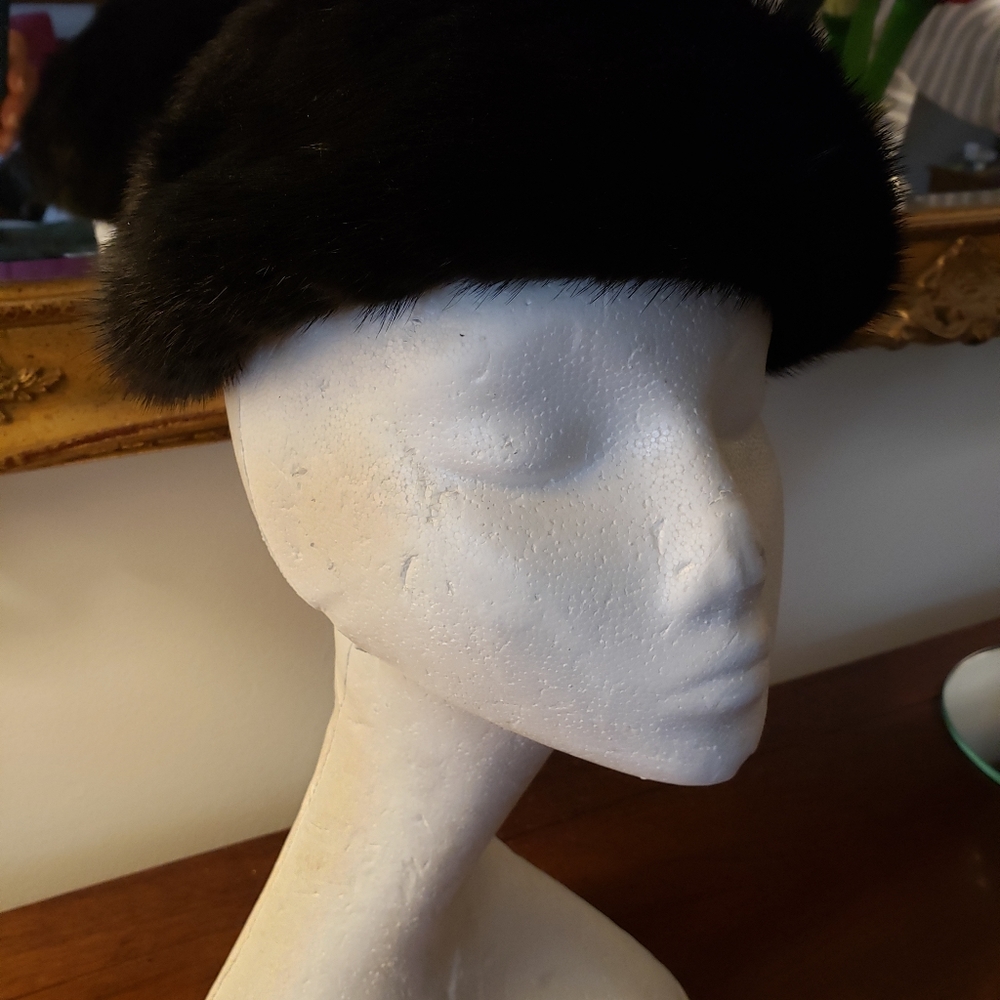 Max Bogen Precious Furs Black Mink Hat